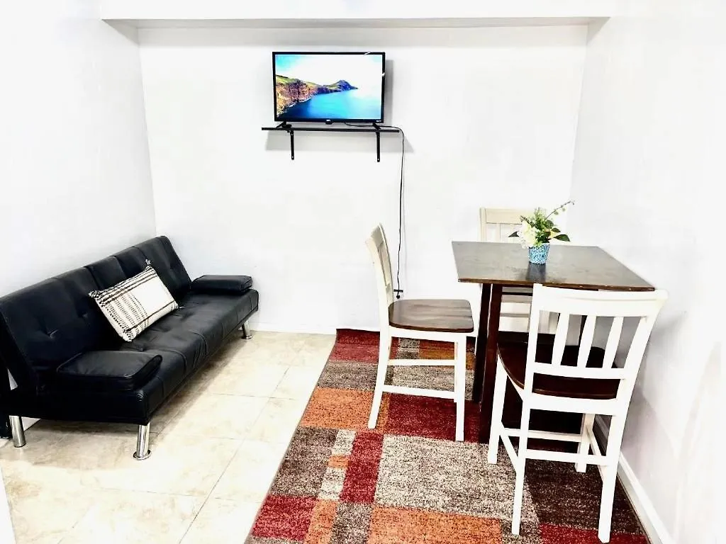Manhattan Next, Private 2 Bedroom Apt With Backyard In Lic! ニューヨーク
